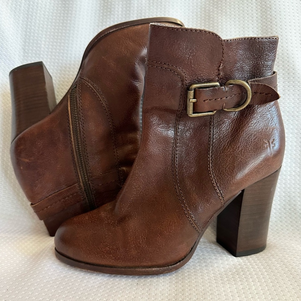 Rare Frye Parker Short D-Ring Heeled Ankle Boots Size US 7.5 Booties Excellent